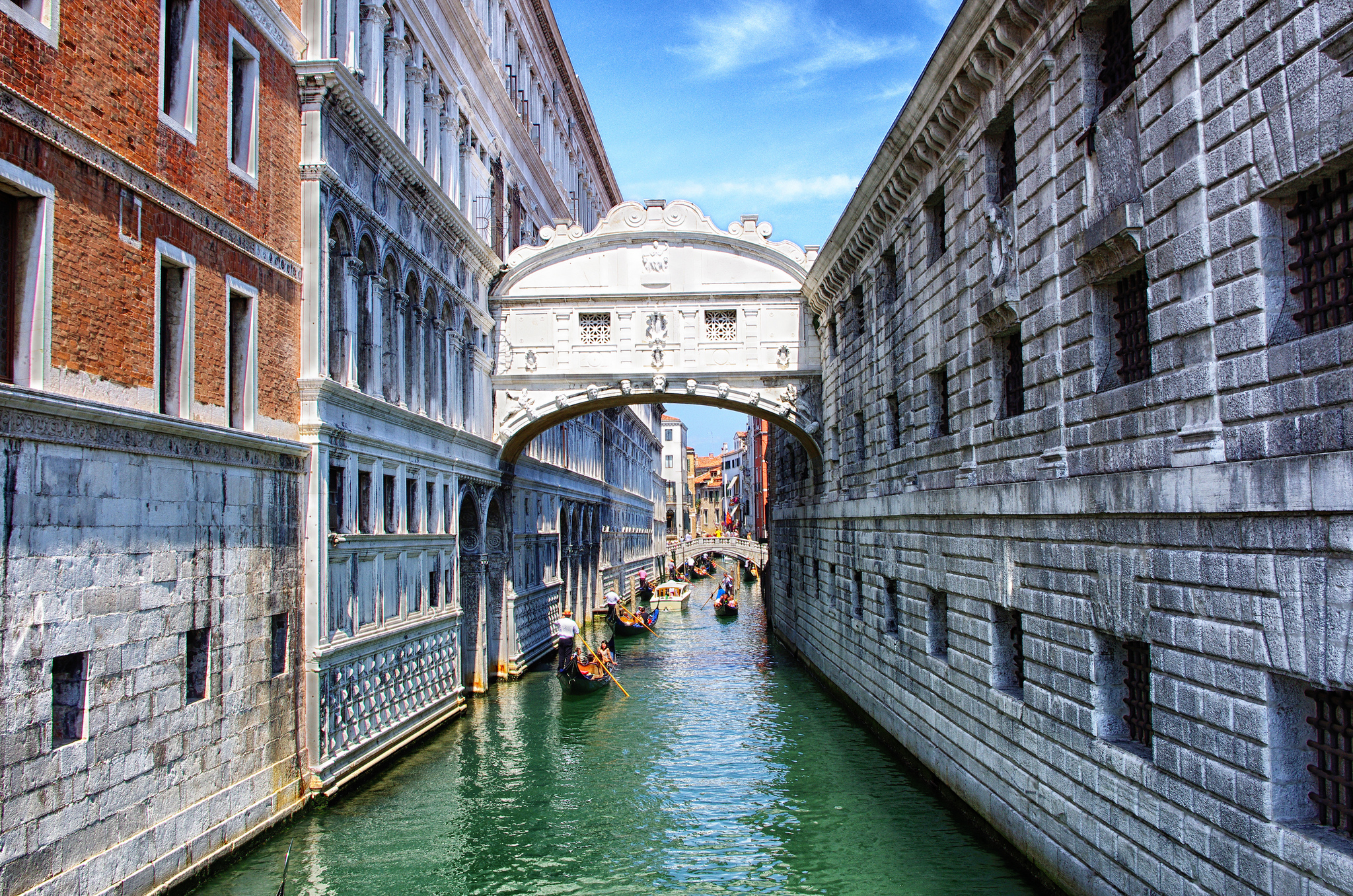 Удивительный город венеция. Венеция. Мост вздохов. Венеция Сан Марко мост вздохов. Мост Риальто Венеция. Мост дожей в Венеции.