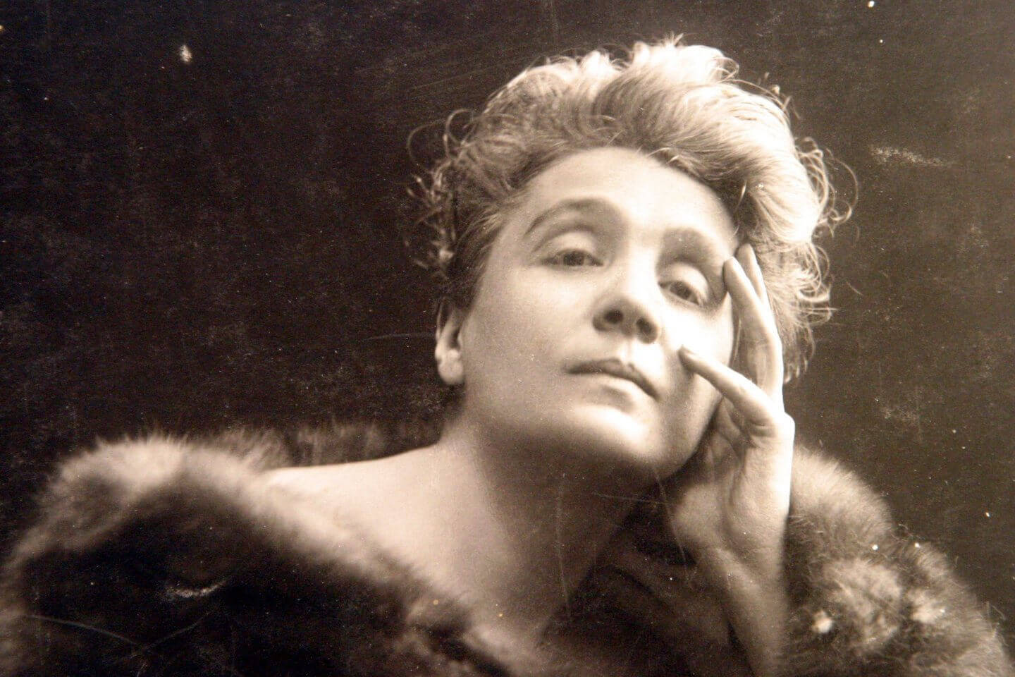 In the room of Eleonora Duse. From portrait to the icon: the charm of an  actress through photography | Venice tourism
